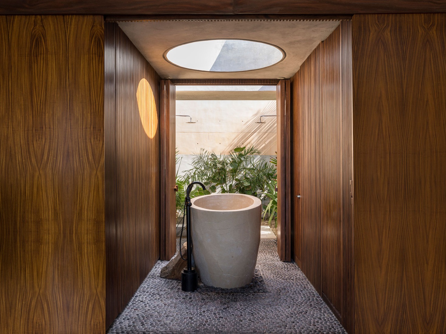 Conjunto Lyons por CAAM + Arquitectos. Fotografía por Claudio Napolitano.