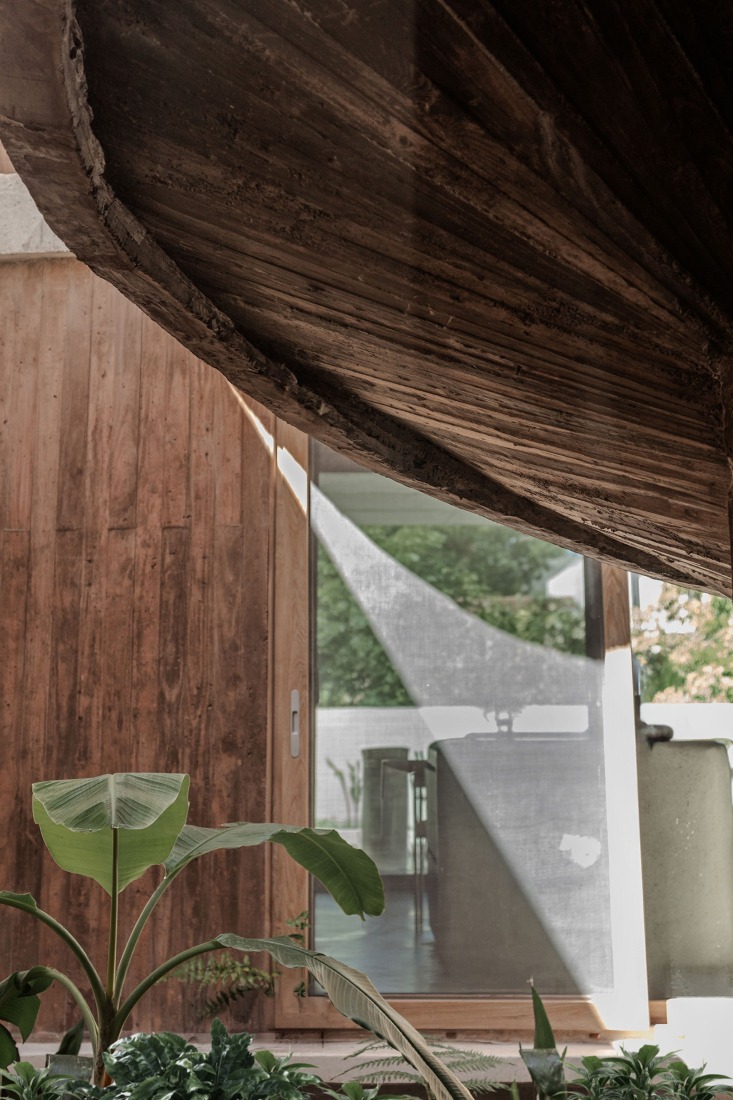 Forest House by GRIZZO Studio. Photograph by Federico Kulekdjian.