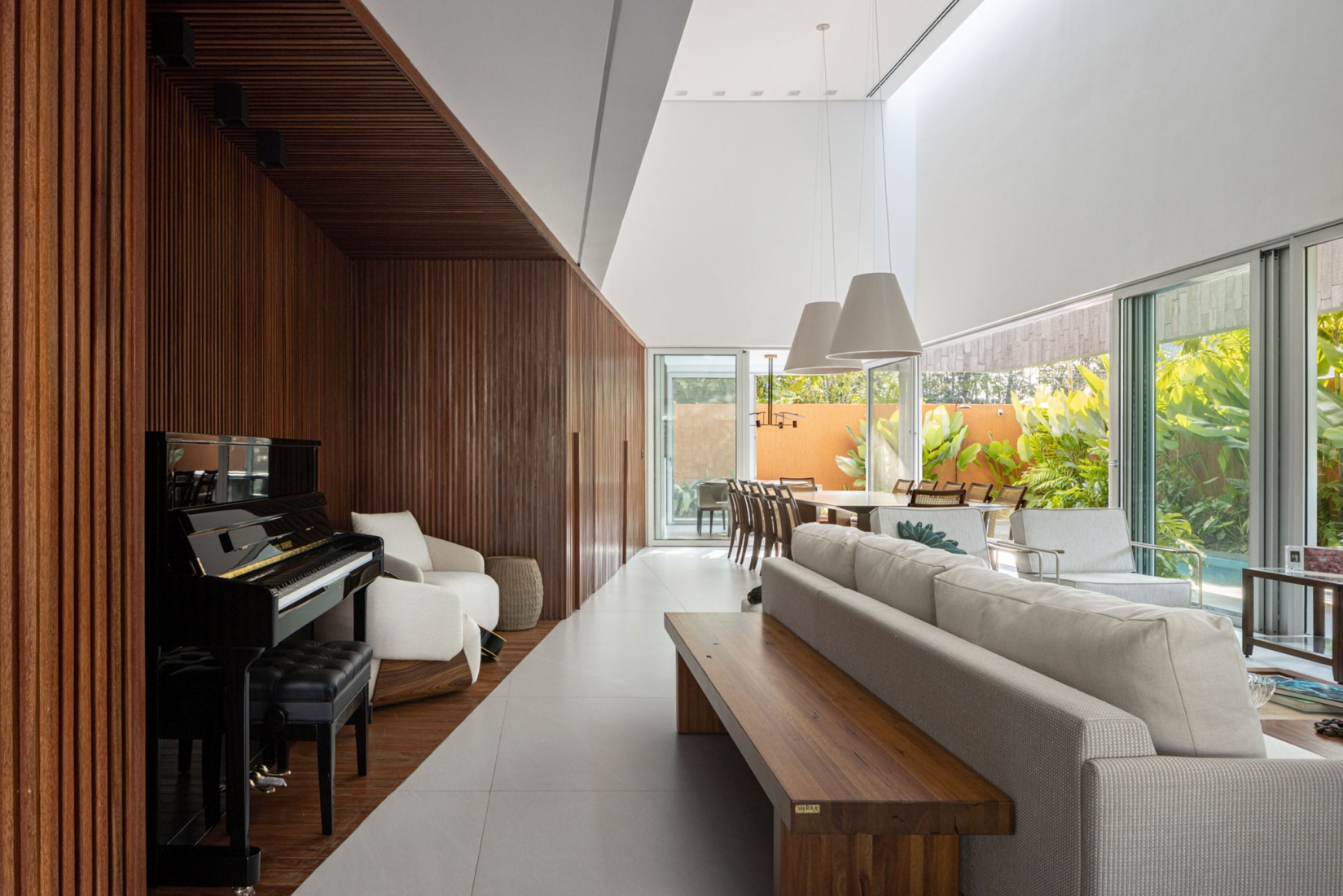 "Casa da Sombra" by Laurent Troost Architectures. Photograph by Joana França.