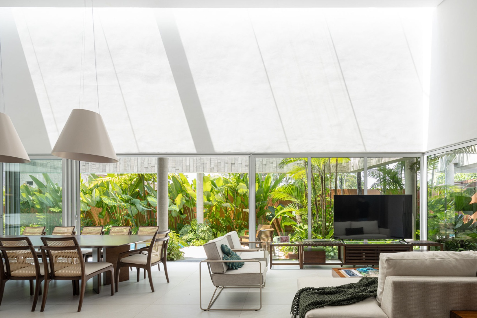 "Casa da Sombra" by Laurent Troost Architectures. Photograph by Joana França.