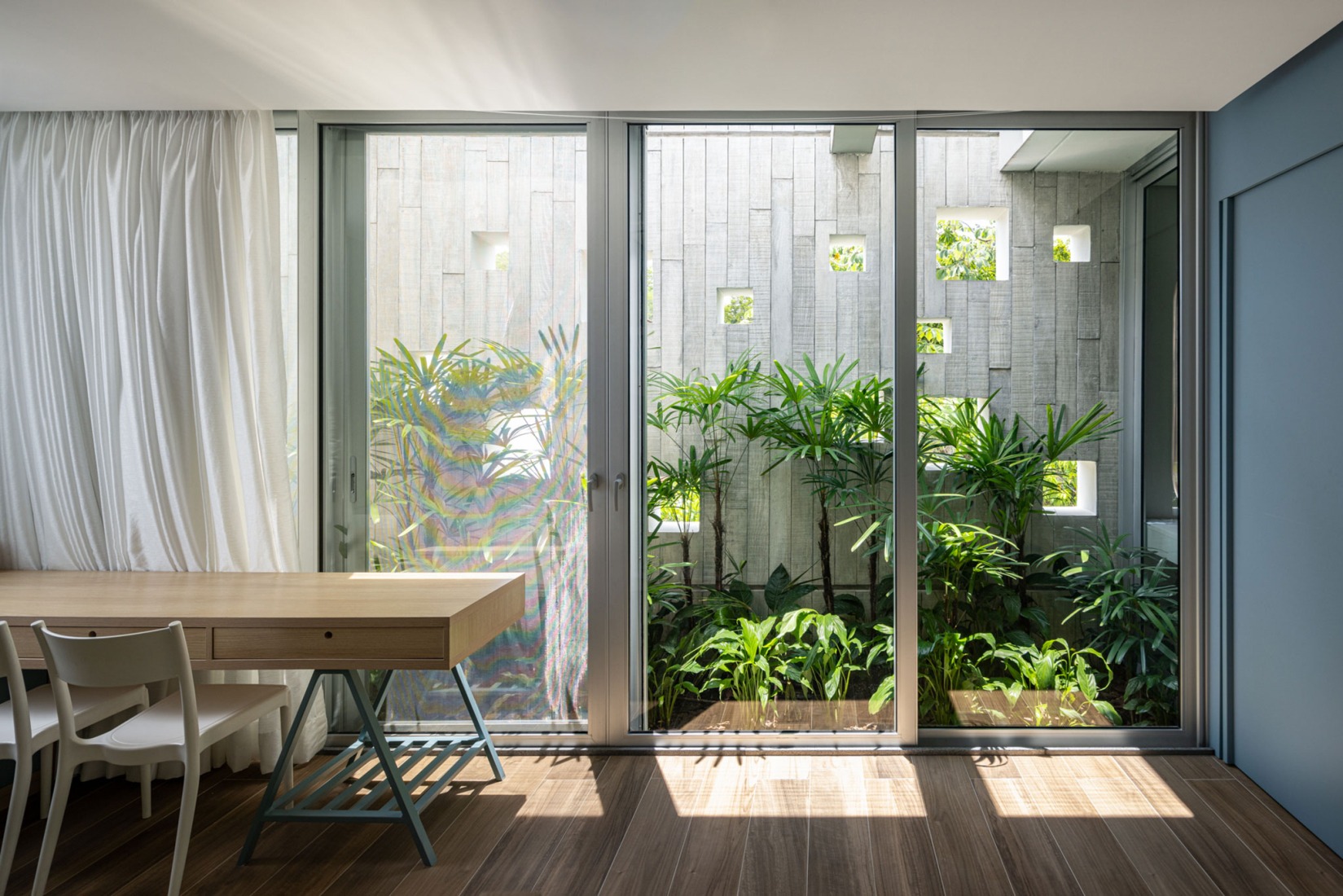 "Casa da Sombra" by Laurent Troost Architectures. Photograph by Joana França.