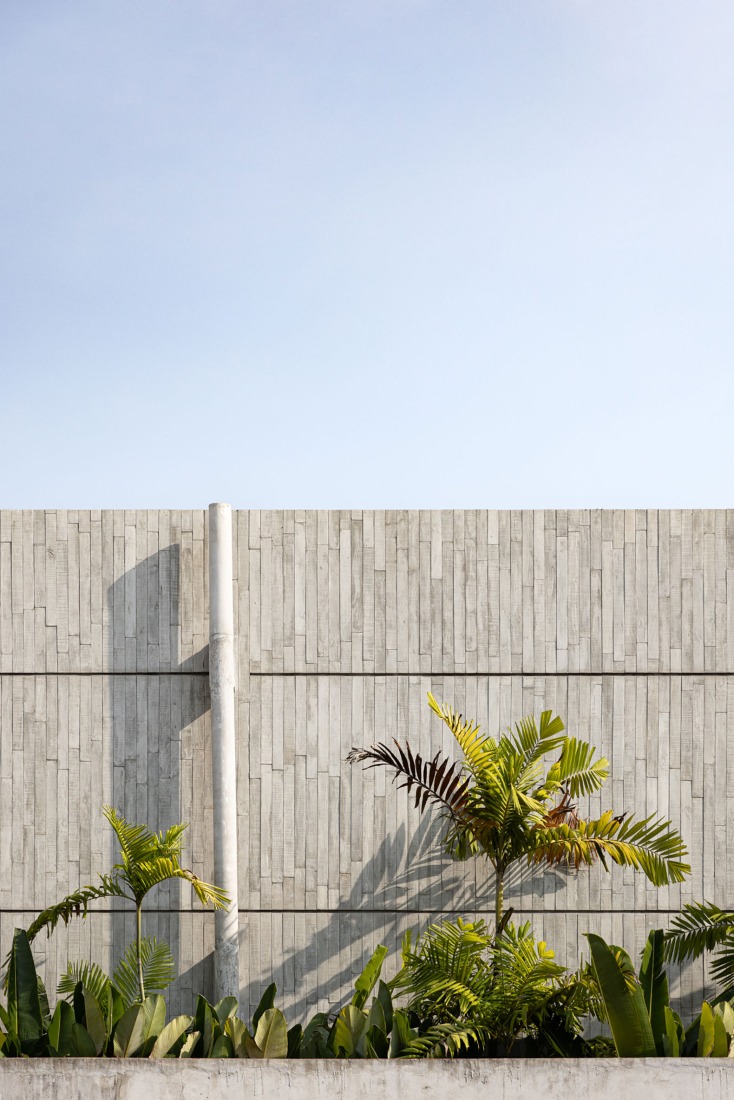 "Casa da Sombra" by Laurent Troost Architectures. Photograph by Joana França.