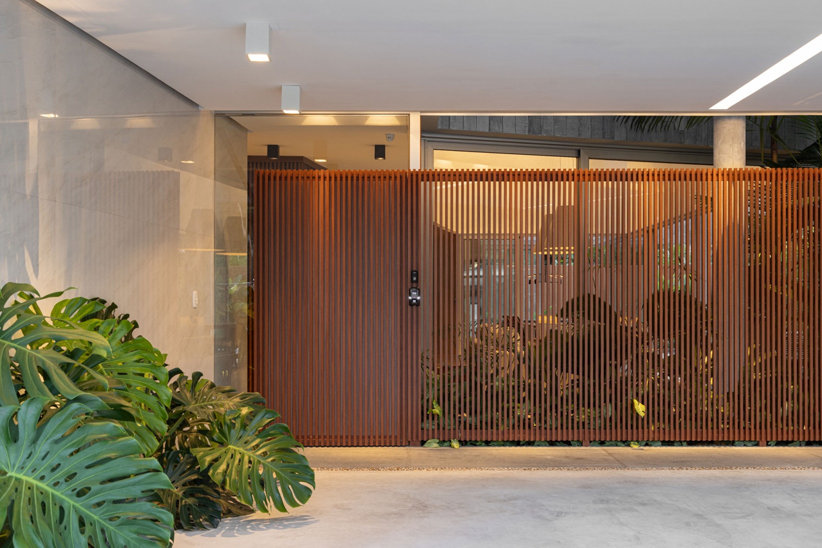 "Casa da Sombra" by Laurent Troost Architectures. Photograph by Joana França.