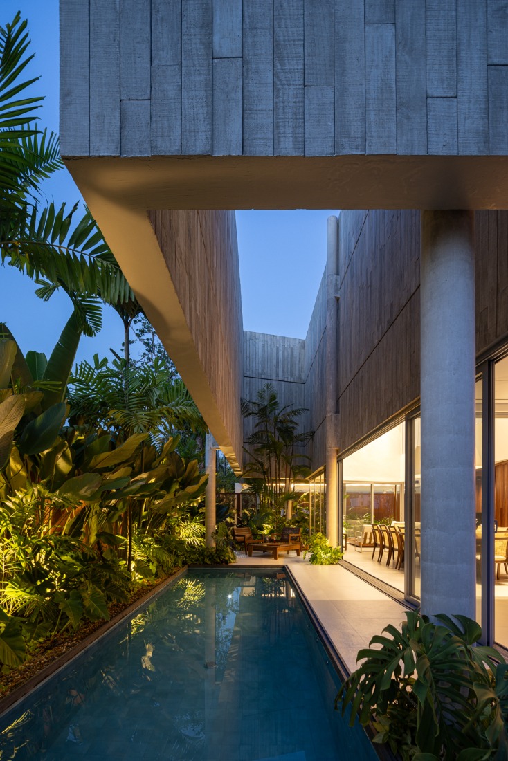 "Casa da Sombra" by Laurent Troost Architectures. Photograph by Joana França.
