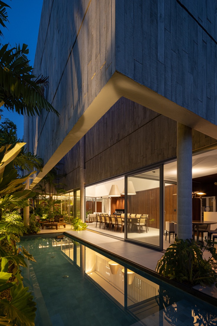 "Casa da Sombra" by Laurent Troost Architectures. Photograph by Joana França.