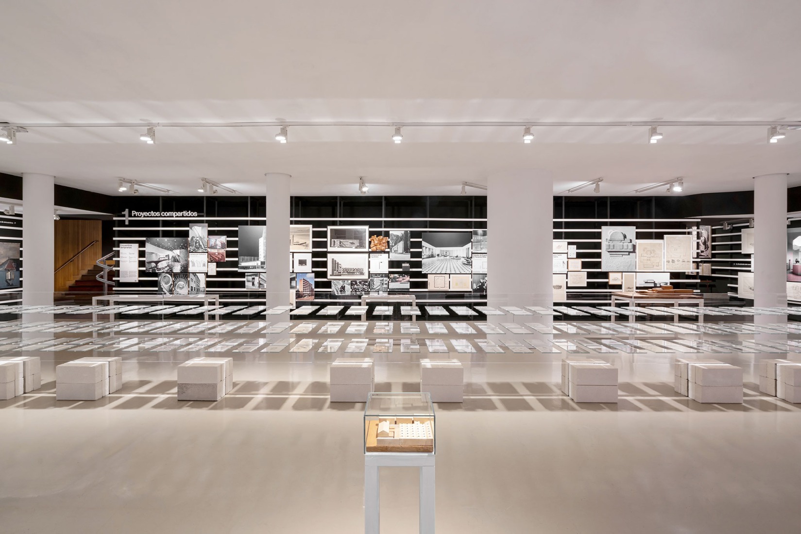 Espacio expositivo en el Museo ICO por Studio Pachón-Paredes. Fotografía por Luis Asín.