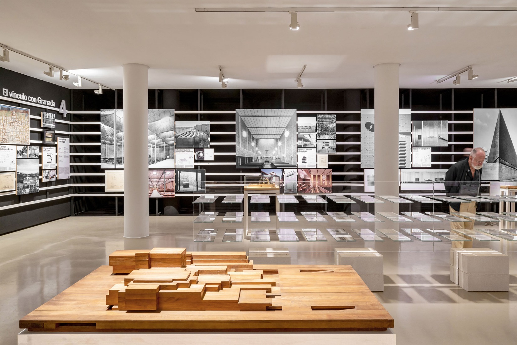 Espacio expositivo en el Museo ICO por Studio Pachón-Paredes. Fotografía por Luis Asín.