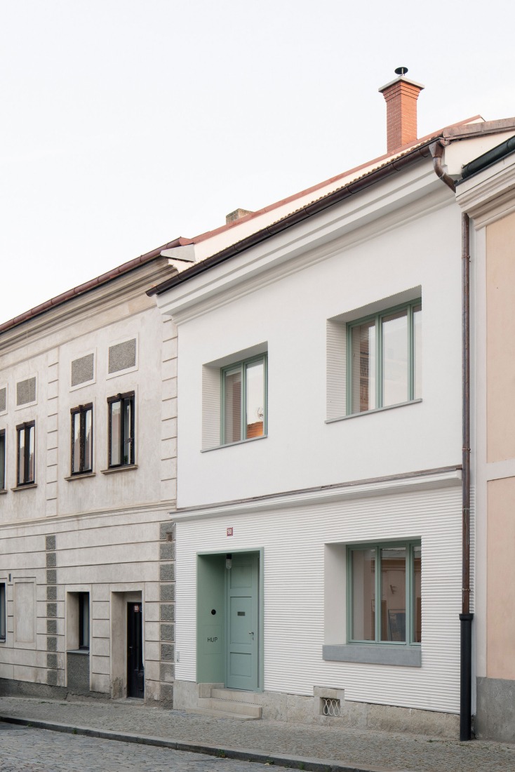 House in Kutná Hora by BYRÓ architekti. Photograph by Alex Shoots Buildings.