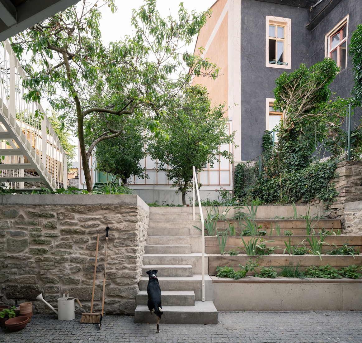 House in Kutná Hora by BYRÓ architekti. Photograph by Alex Shoots Buildings.