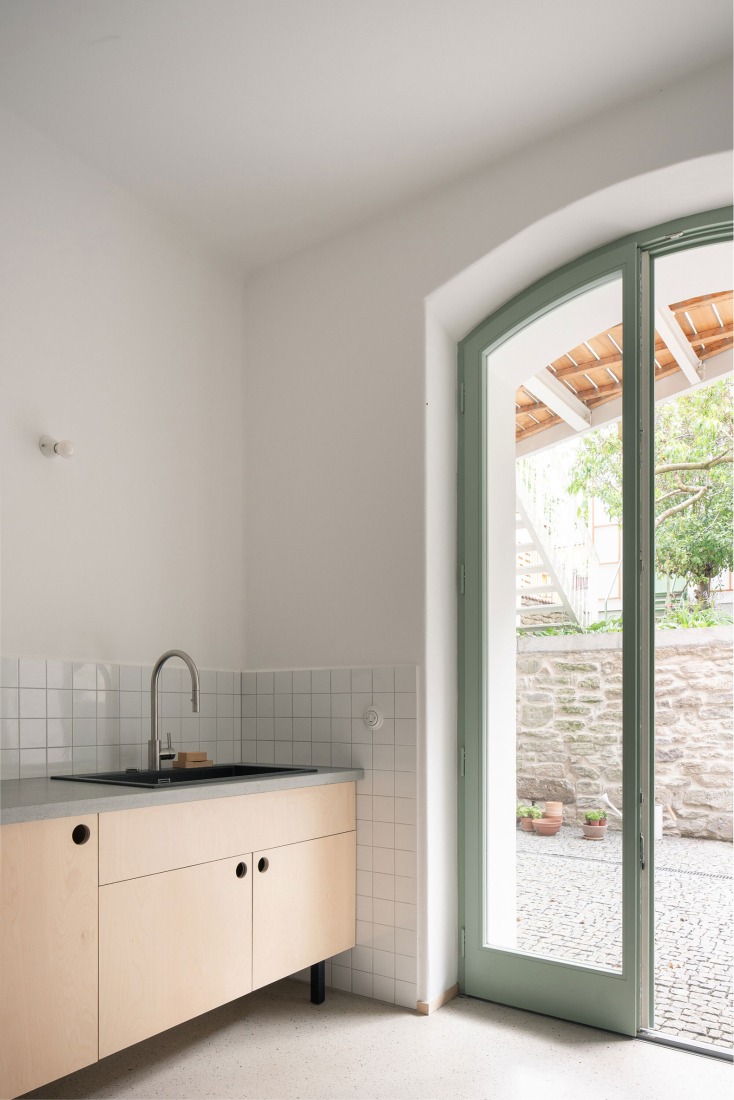 House in Kutná Hora by BYRÓ architekti. Photograph by Alex Shoots Buildings.