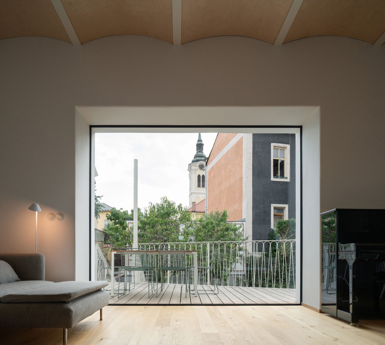 House in Kutná Hora by BYRÓ architekti. Photograph by Alex Shoots Buildings.