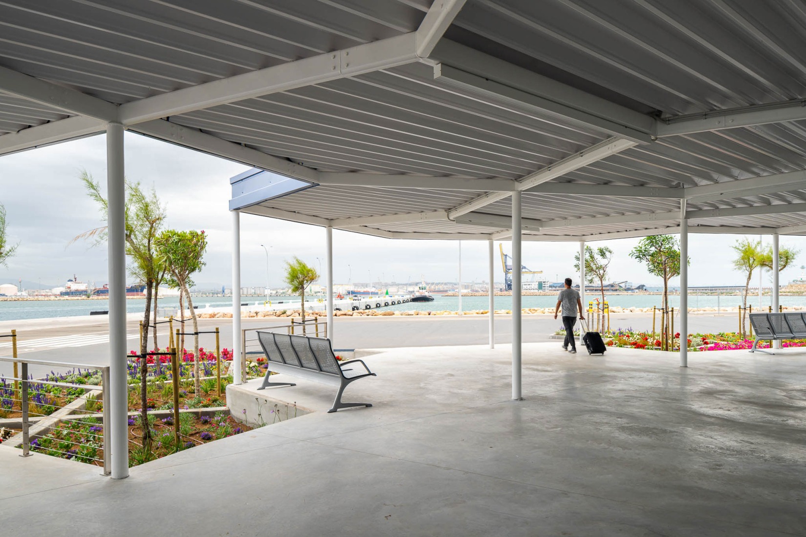 Terminal pública de pasajeros de Tarragona por Hombre de Piedra Arquitectos. Fotografía por Simón García.