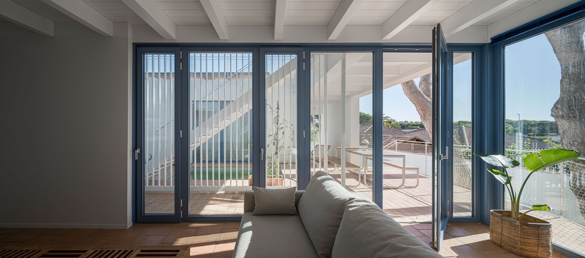 Urban cortijo-house by José Manuel Martínez Rodríguez. Photograph by Juan Carlos Lagares.