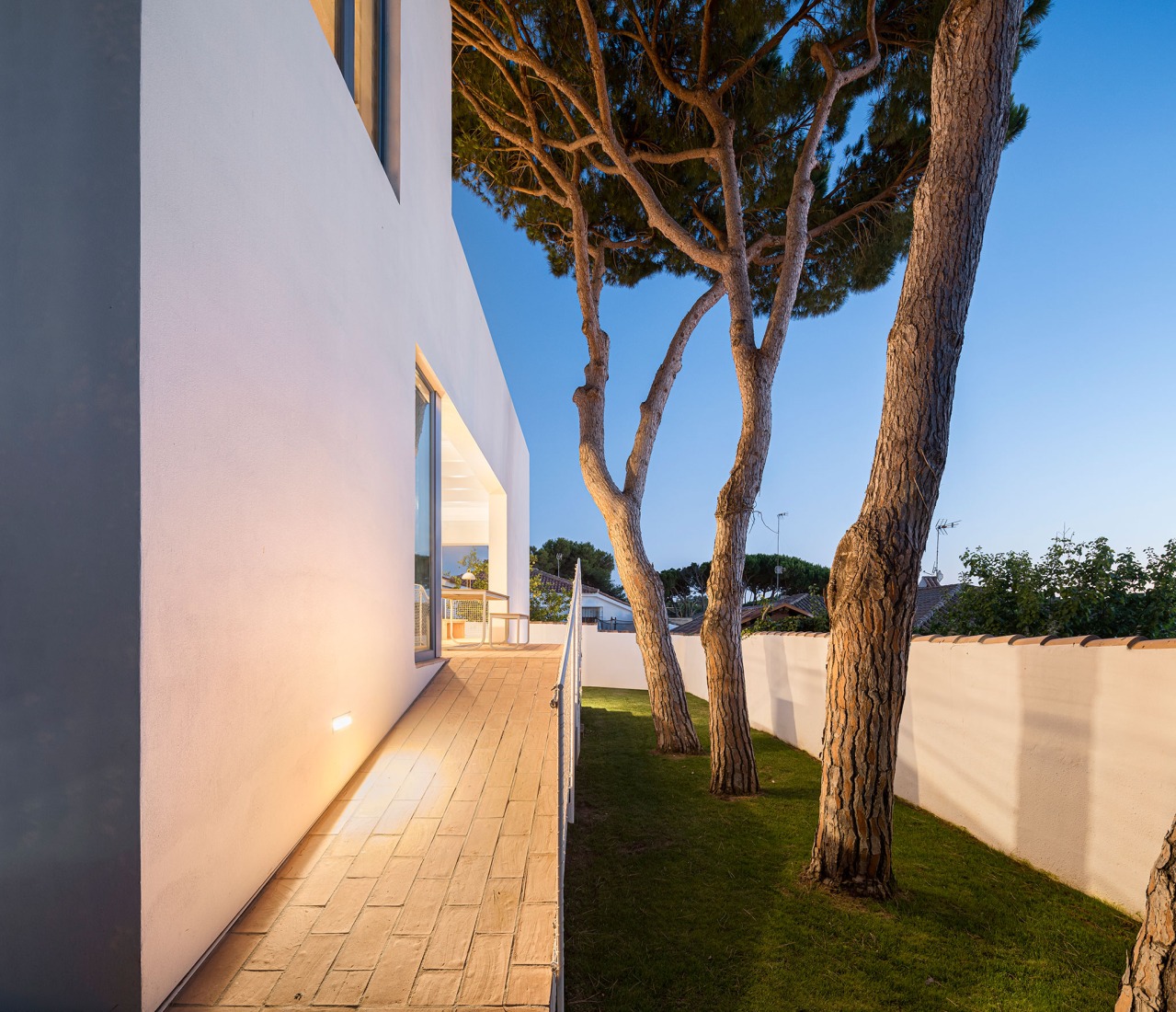 Urban cortijo-house by José Manuel Martínez Rodríguez. Photograph by Juan Carlos Lagares.