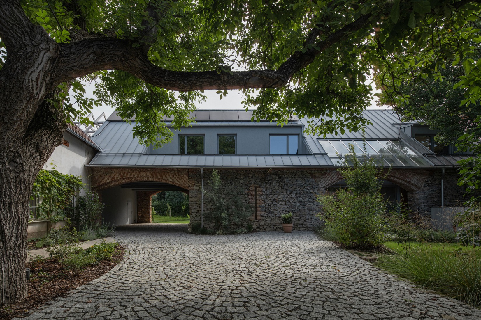 The Forgotten Barn by Karnet architekti. Photograph by Petr Polák.