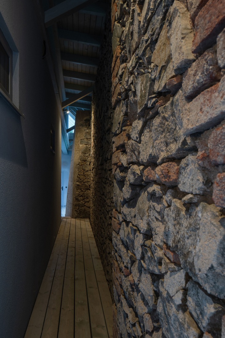 The Forgotten Barn by Karnet architekti. Photograph by Petr Polák.