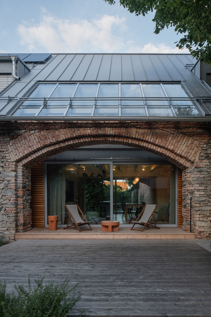 The Forgotten Barn by Karnet architekti. Photograph by Petr Polák.