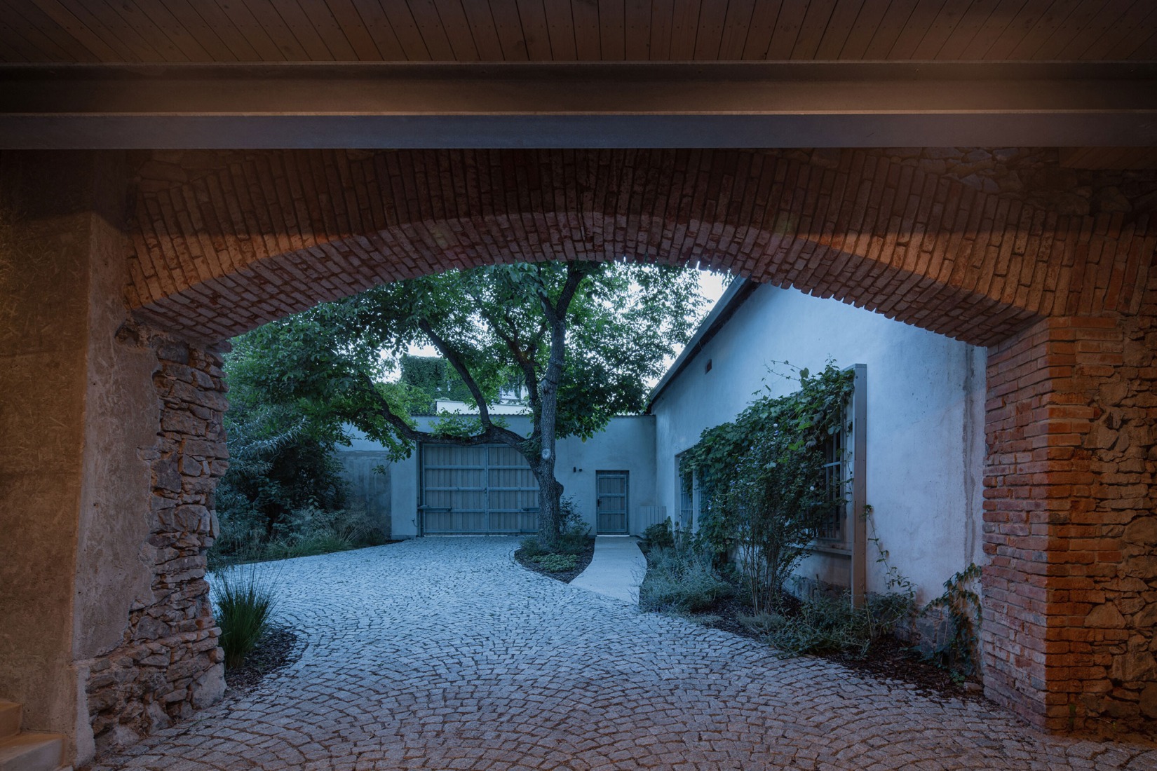 The Forgotten Barn by Karnet architekti. Photograph by Petr Polák.