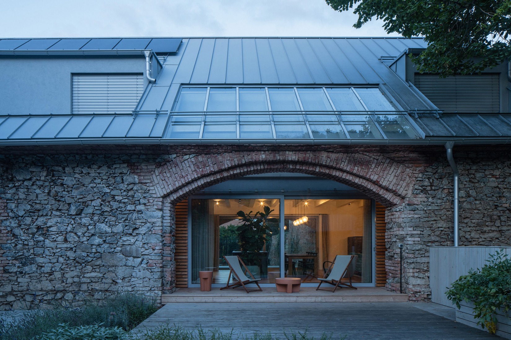 The Forgotten Barn by Karnet architekti. Photograph by Petr Polák.
