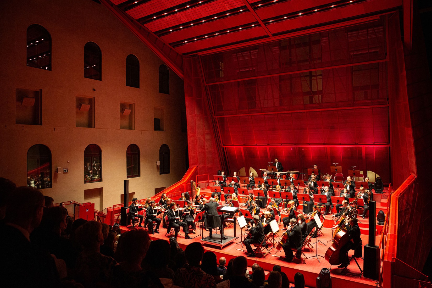 Sala de conciertos en el Balneario Imperial por Petr Hájek ARCHITEKTI. Fotografía por Petr Polák.