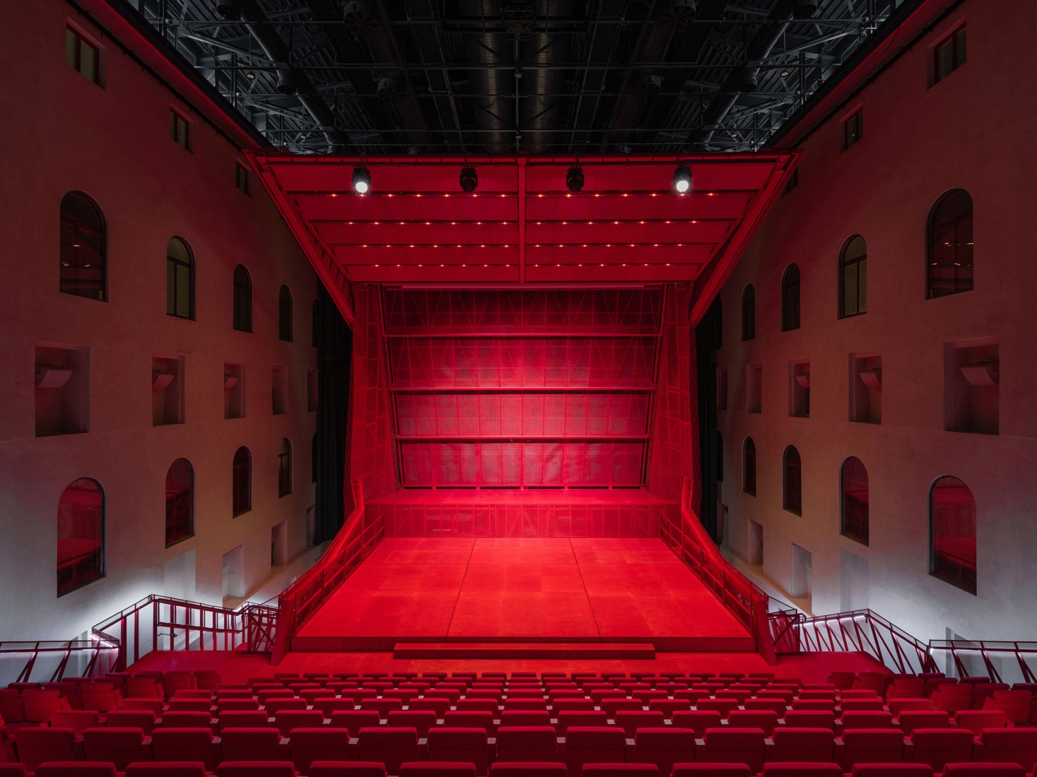 Sala de conciertos en el Balneario Imperial por Petr Hájek ARCHITEKTI. Fotografía por Petr Polák.