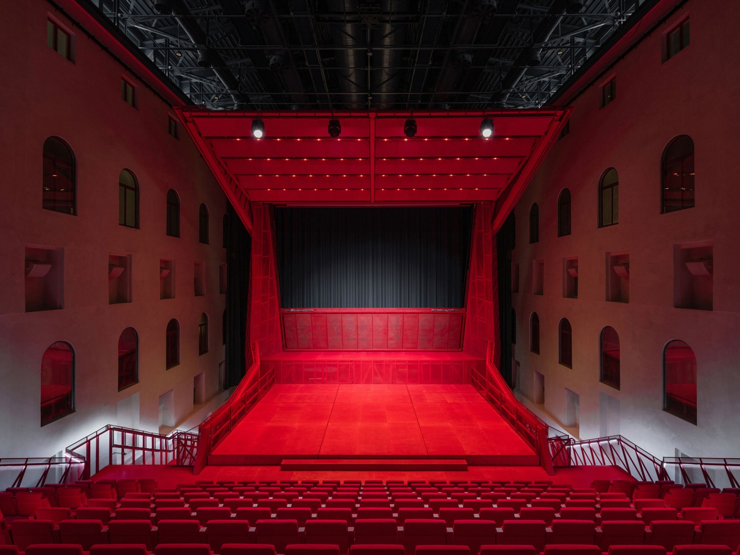 Sala de conciertos en el Balneario Imperial por Petr Hájek ARCHITEKTI. Fotografía por Petr Polák.