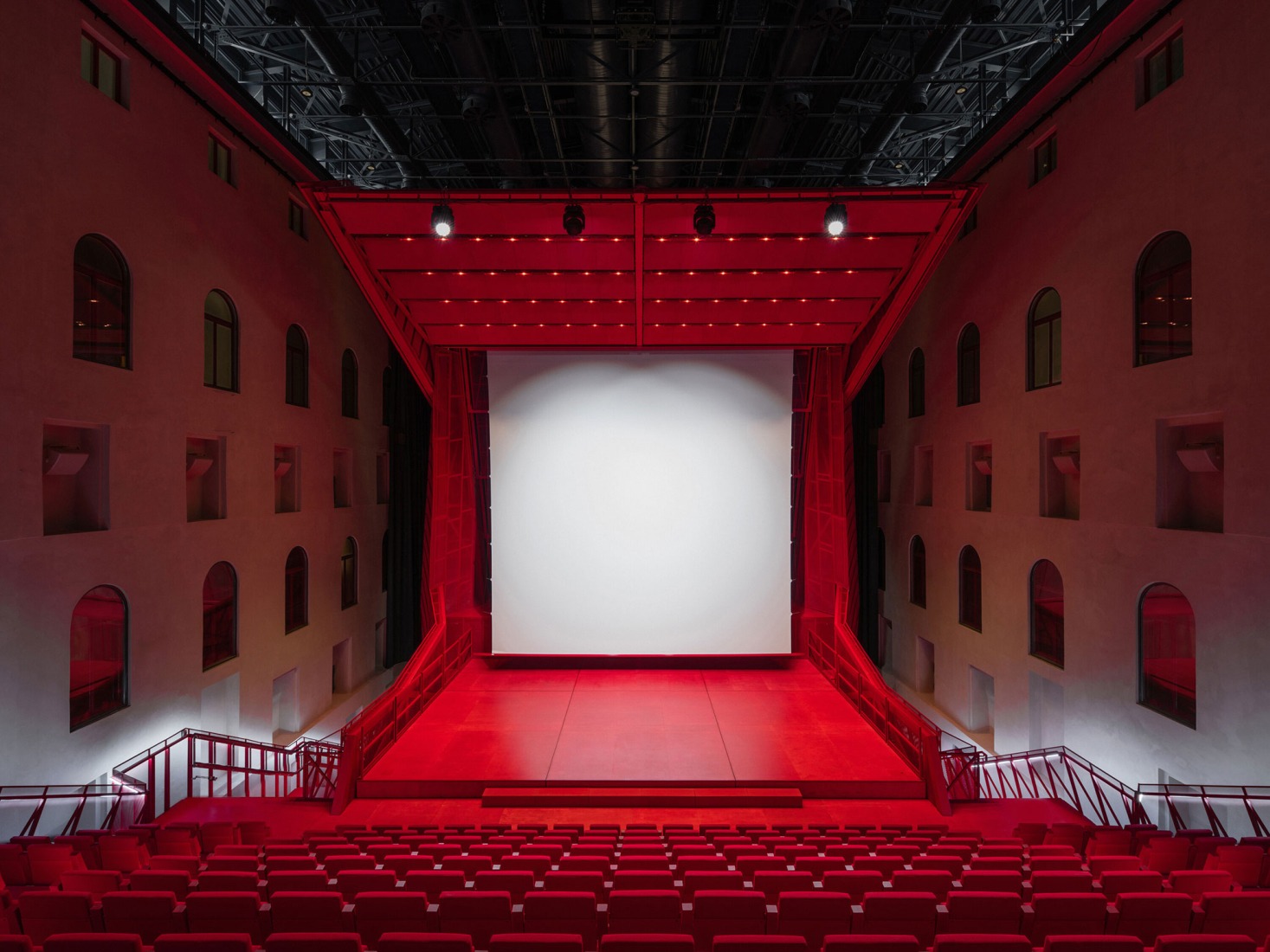 Sala de conciertos en el Balneario Imperial por Petr Hájek ARCHITEKTI. Fotografía por Petr Polák.