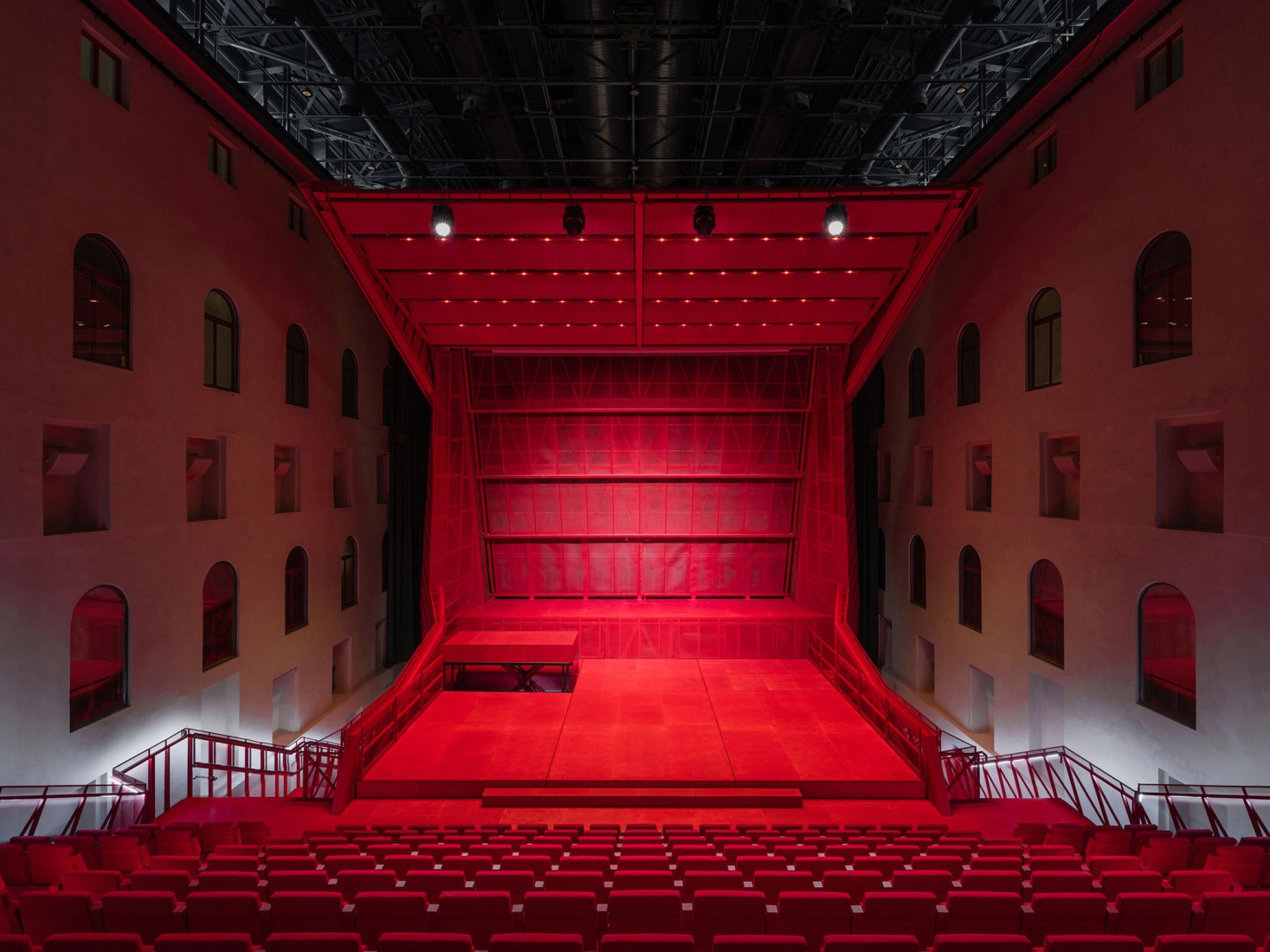 Sala de conciertos en el Balneario Imperial por Petr Hájek ARCHITEKTI. Fotografía por Petr Polák.