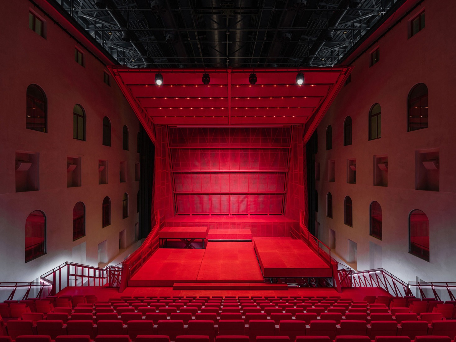 Sala de conciertos en el Balneario Imperial por Petr Hájek ARCHITEKTI. Fotografía por Petr Polák.