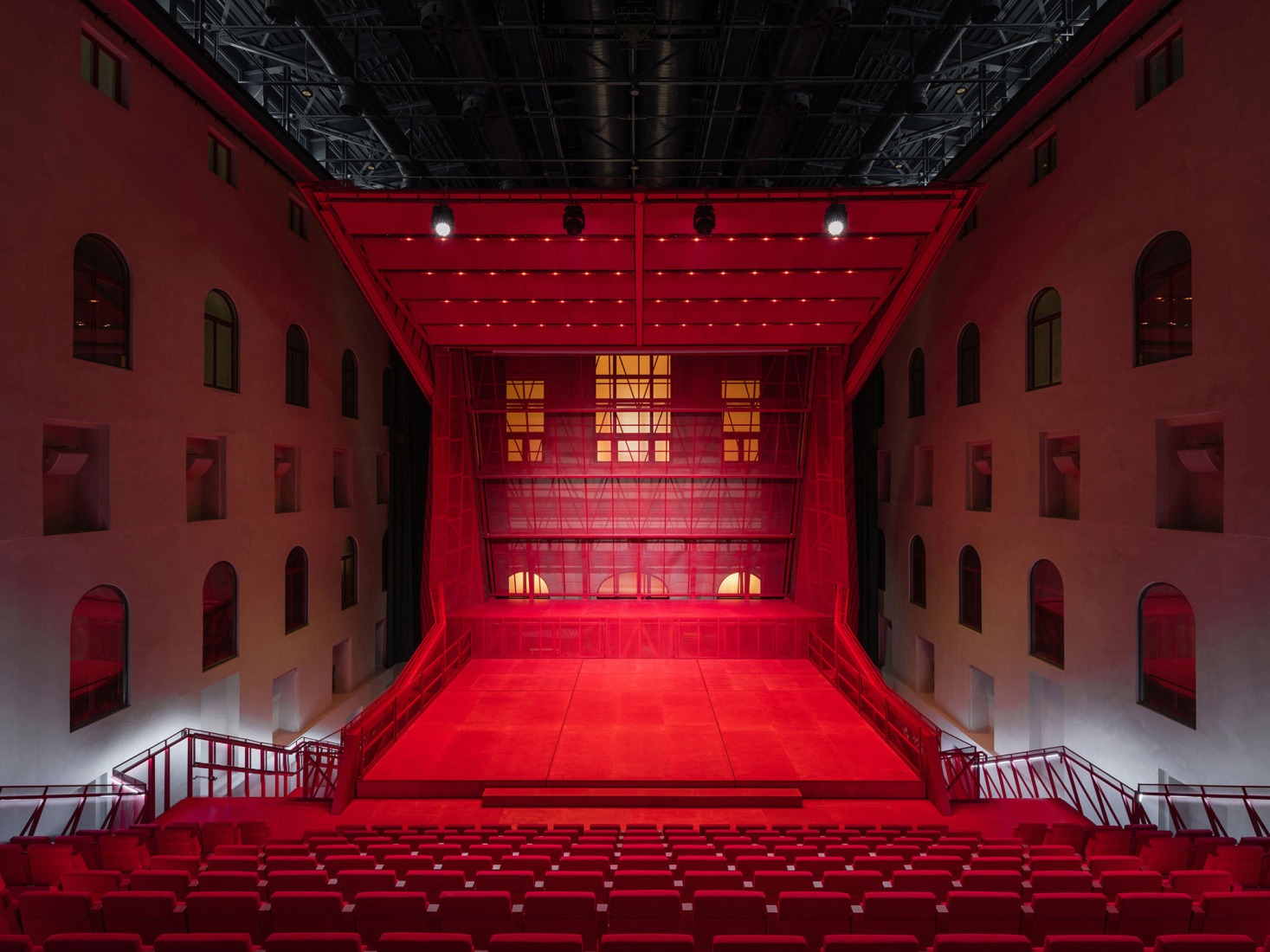 Sala de conciertos en el Balneario Imperial por Petr Hájek ARCHITEKTI. Fotografía por Petr Polák.
