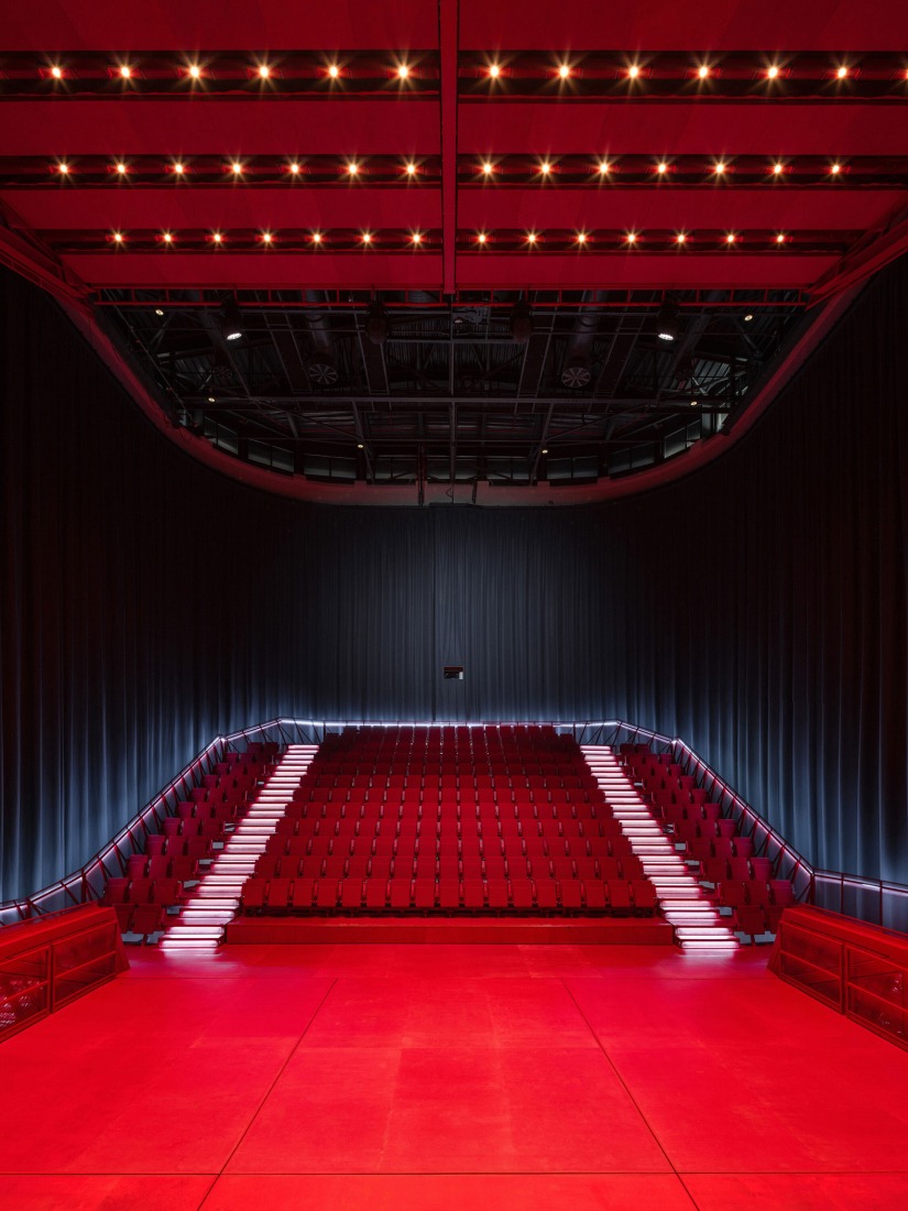 Sala de conciertos en el Balneario Imperial por Petr Hájek ARCHITEKTI. Fotografía por Petr Polák.