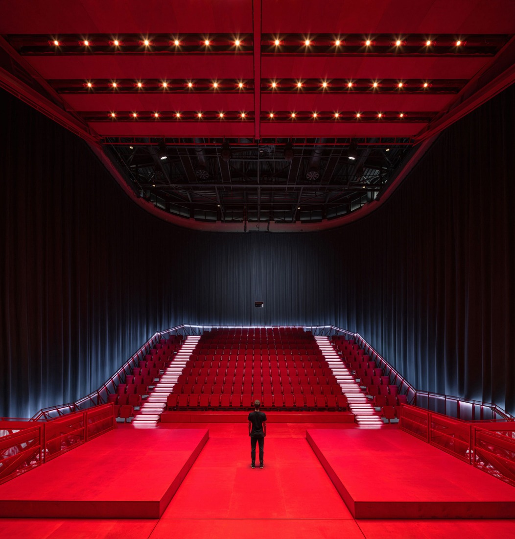 Sala de conciertos en el Balneario Imperial por Petr Hájek ARCHITEKTI. Fotografía por Petr Polák.