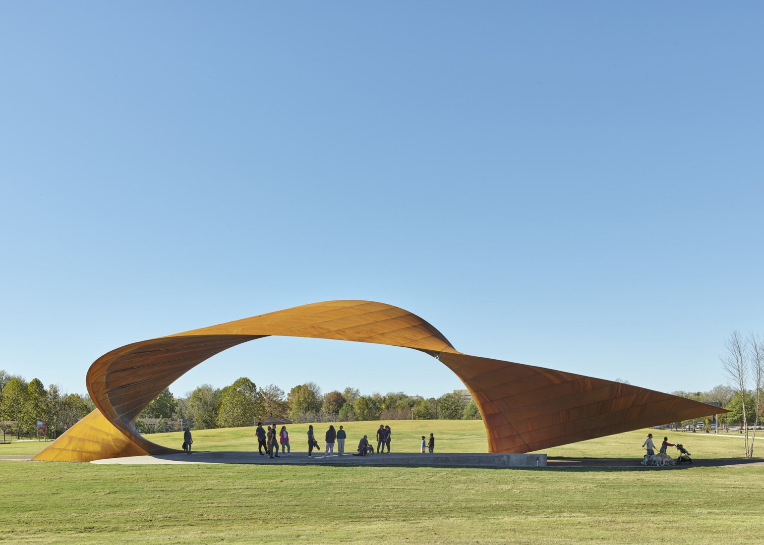 Pabellón del parque Luther George por Trahan Architects. Fotografía por Tim Hursley.