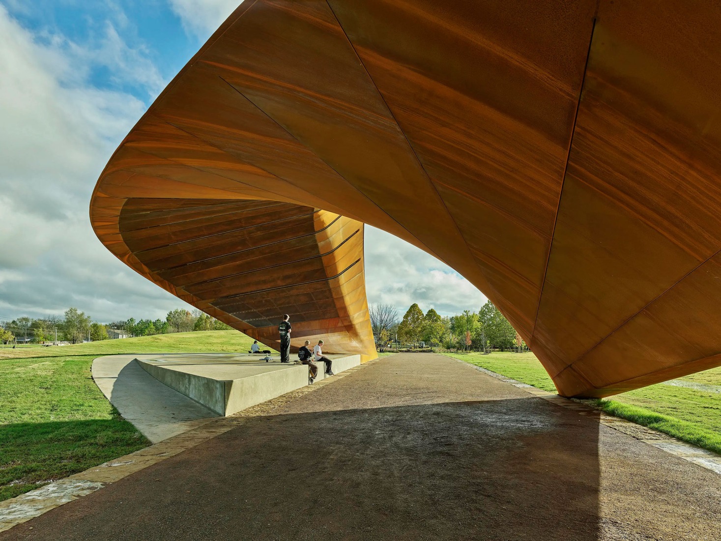 Pabellón del parque Luther George por Trahan Architects. Fotografía por Tim Hursley.