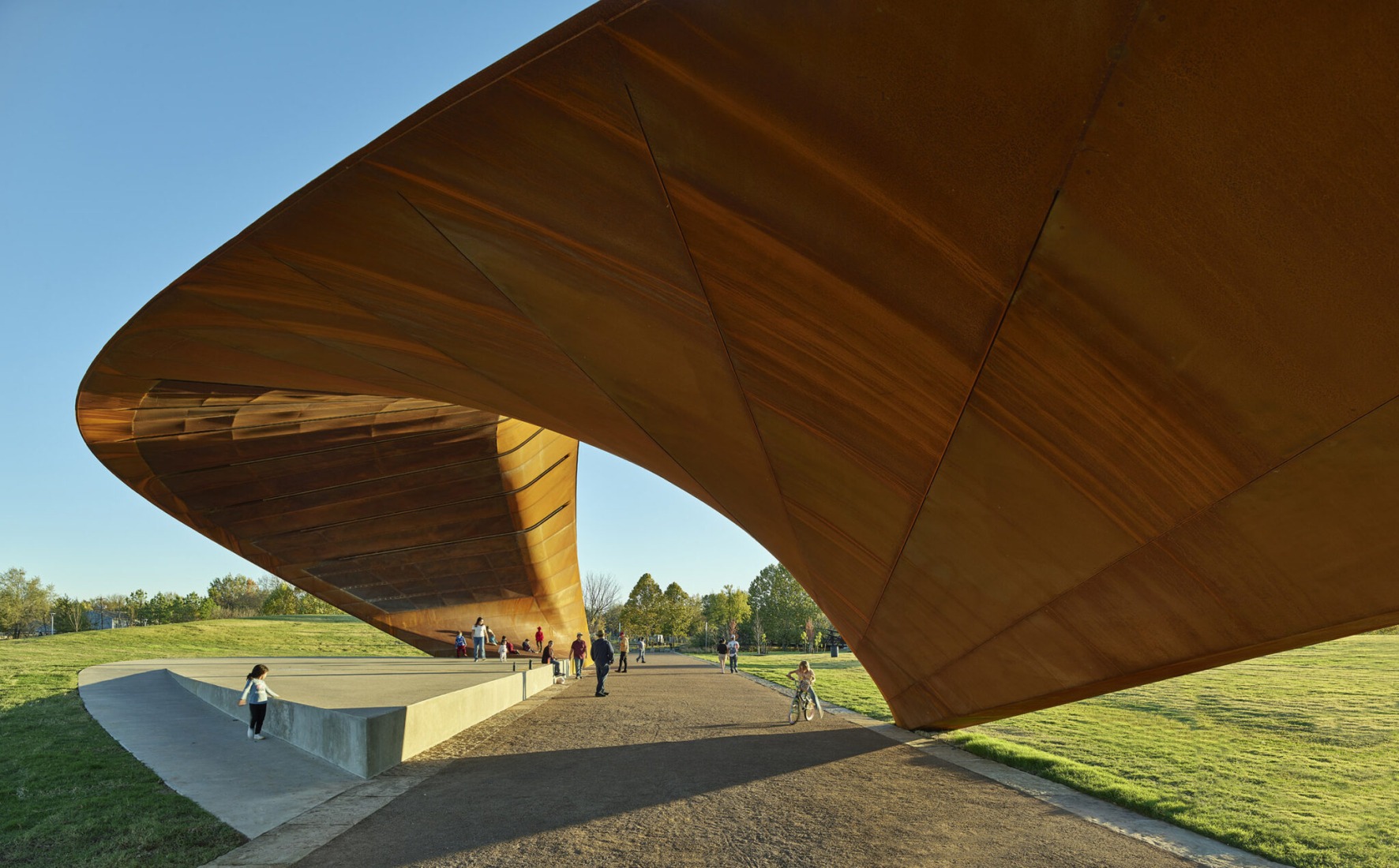 Pabellón del parque Luther George por Trahan Architects. Fotografía por Tim Hursley.
