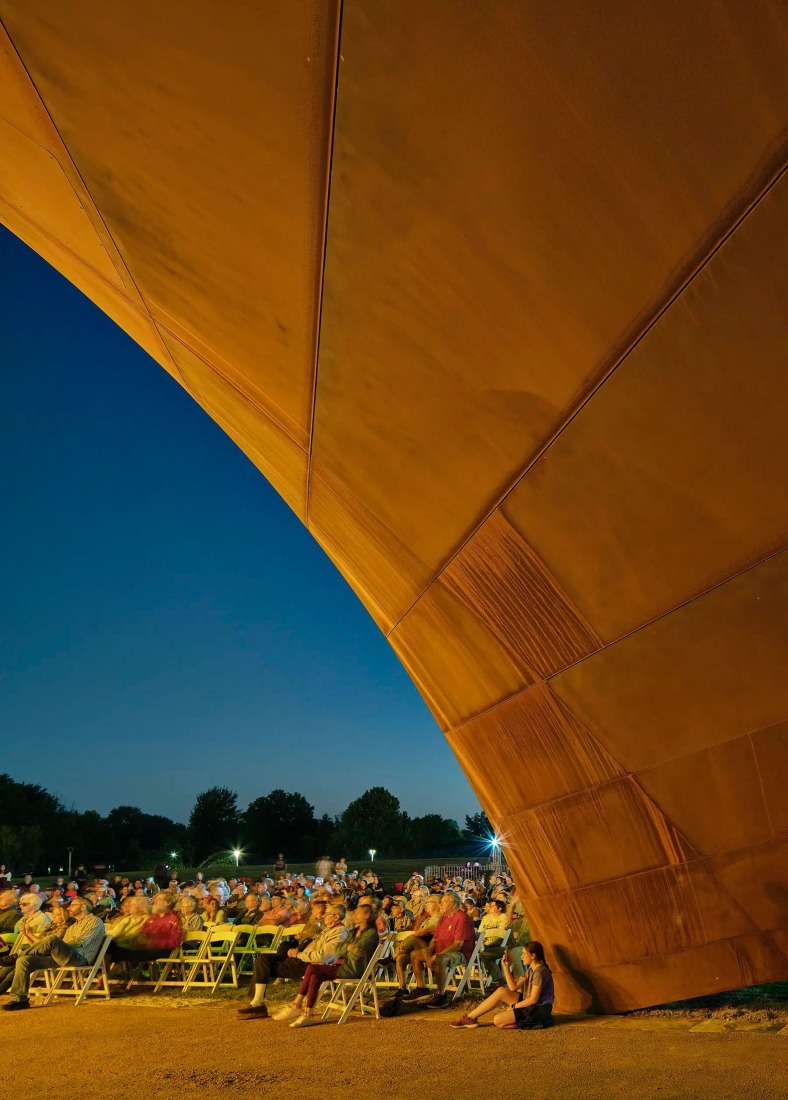 Pabellón del parque Luther George por Trahan Architects. Fotografía por Tim Hursley.