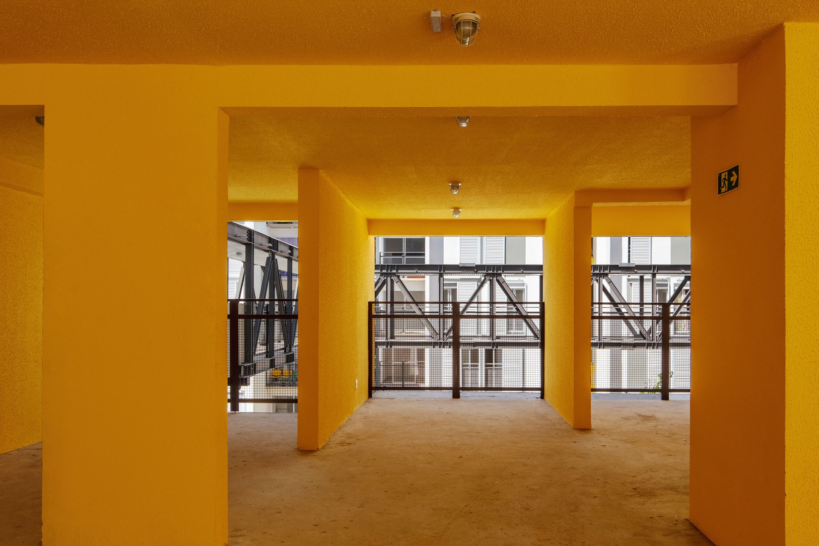 New block for Heliópolis housing complex by Biselli Katchborian Arquitetos Associados. Photography by Nelson Kon.