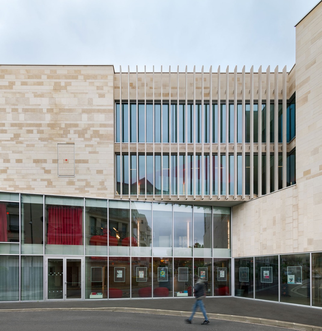Cultural Centre in Bourg-la-Reine by Dominique Coulon & associés. Photograph by Eugeni Pons.