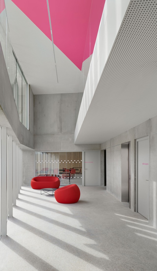 Cultural Centre in Bourg-la-Reine by Dominique Coulon & associés. Photograph by Eugeni Pons.
