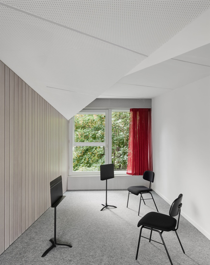 Cultural Centre in Bourg-la-Reine by Dominique Coulon & associés. Photograph by Eugeni Pons.