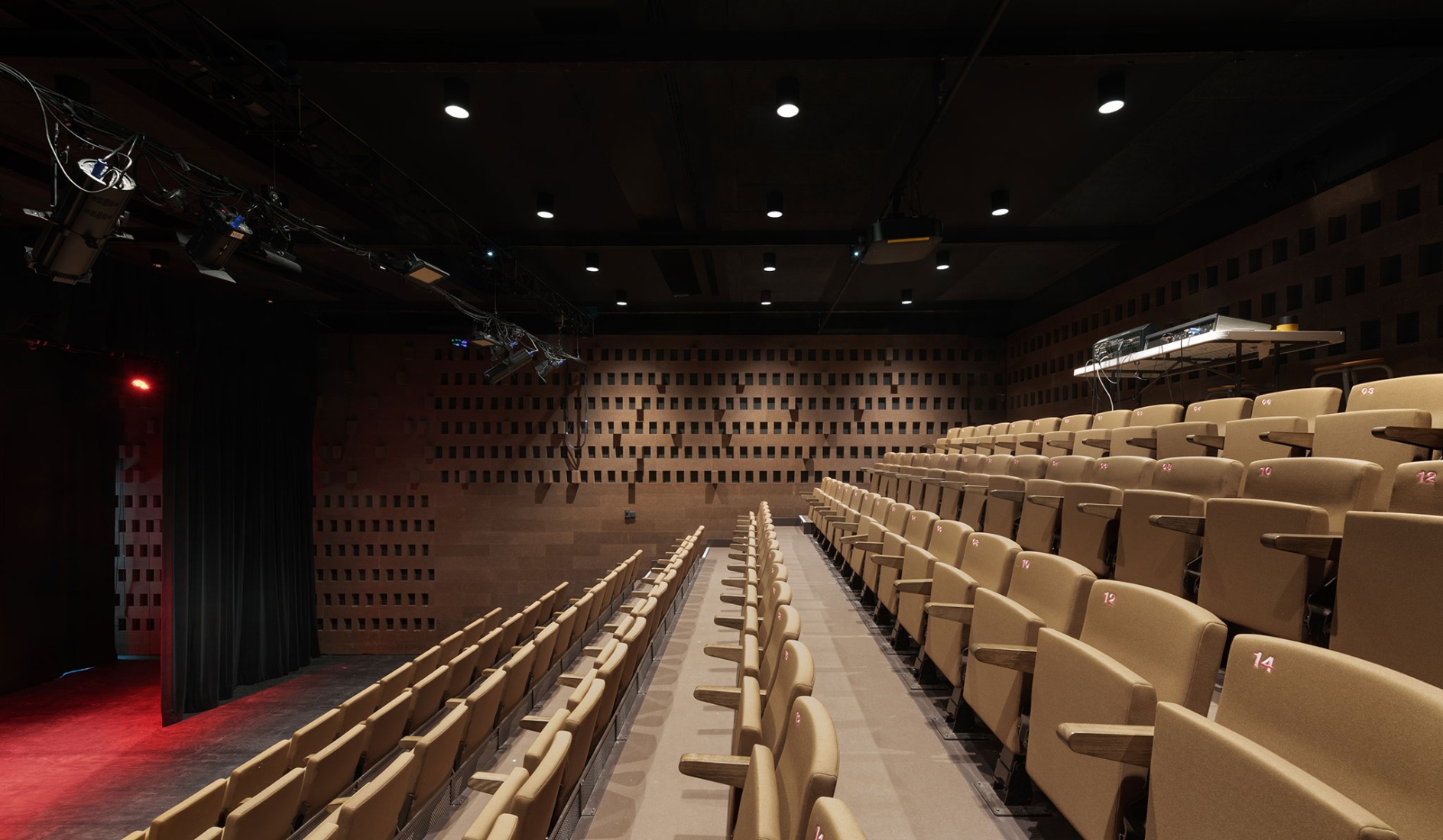 Cultural Centre in Bourg-la-Reine by Dominique Coulon & associés. Photograph by Eugeni Pons.