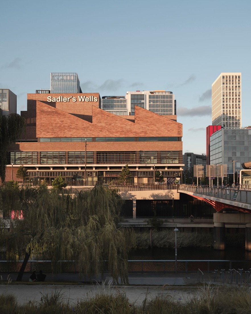 Sadler’s Wells Dance Theatre by O'Donnell + Tuomey. Photograph by Peter Cook.