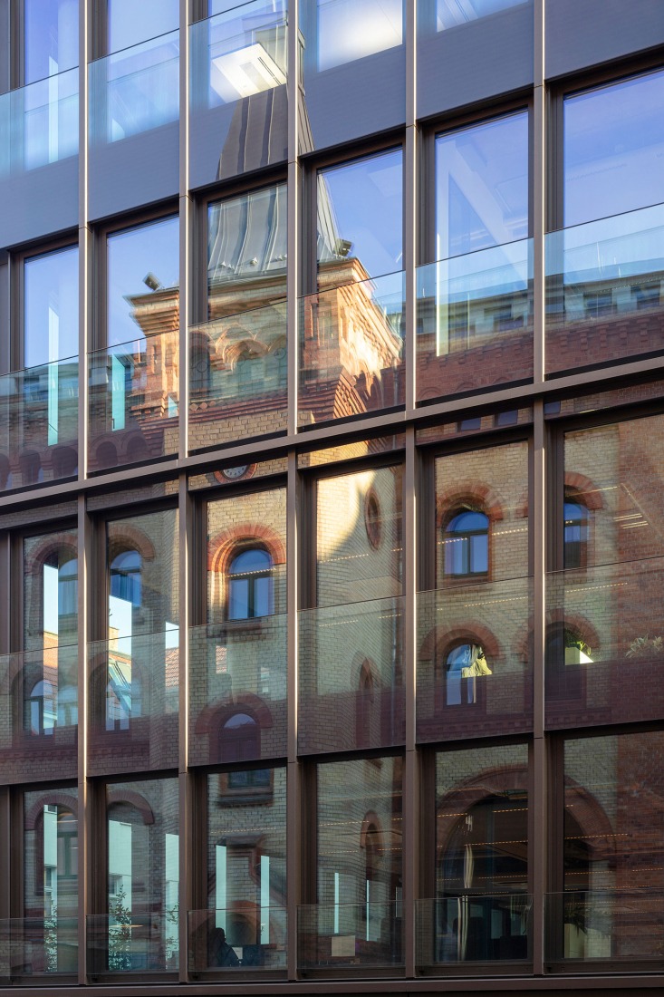 Edificio de oficinas SAB por Tchoban Voss Architekten. Fotografía por HG Esch.