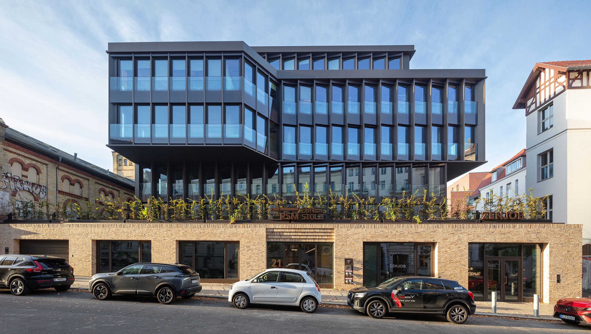 Edificio de oficinas SAB por Tchoban Voss Architekten. Fotografía por HG Esch.