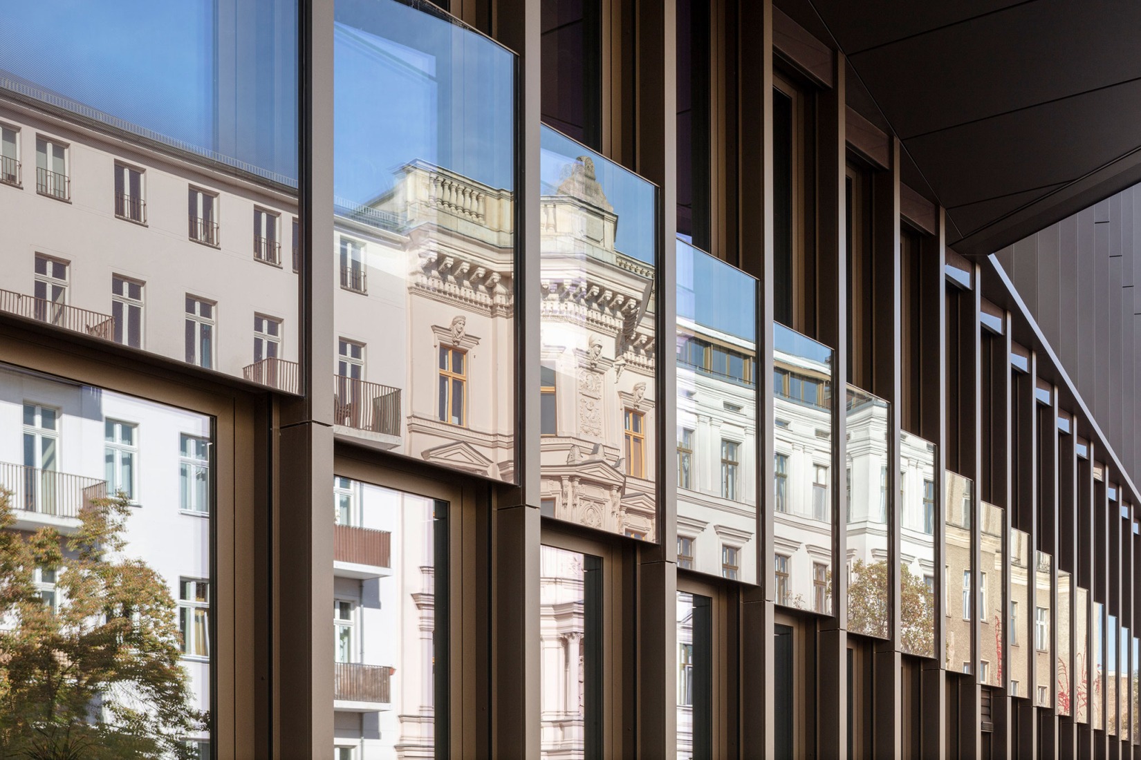 Edificio de oficinas SAB por Tchoban Voss Architekten. Fotografía por HG Esch.