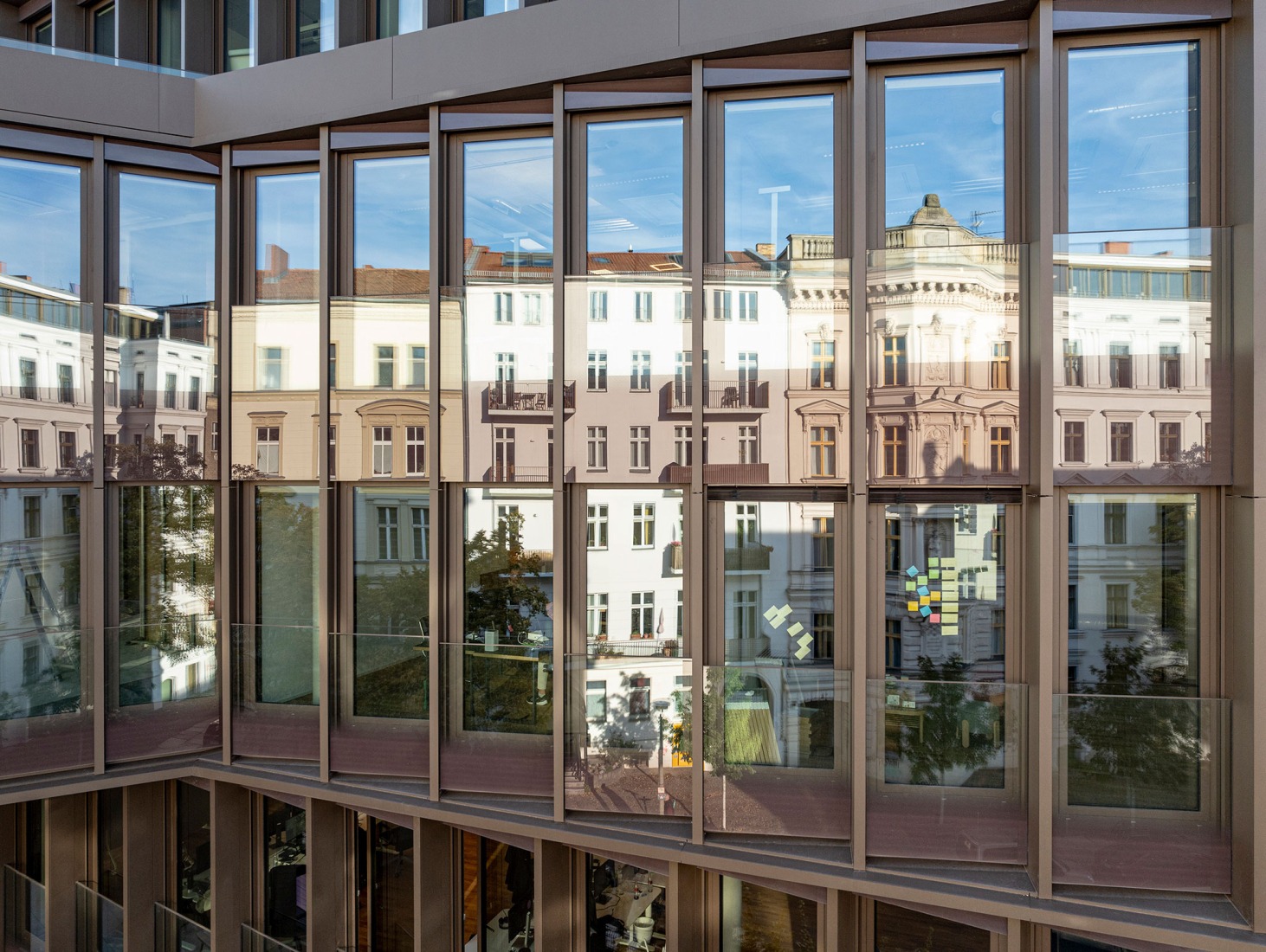 Edificio de oficinas SAB por Tchoban Voss Architekten. Fotografía por HG Esch.