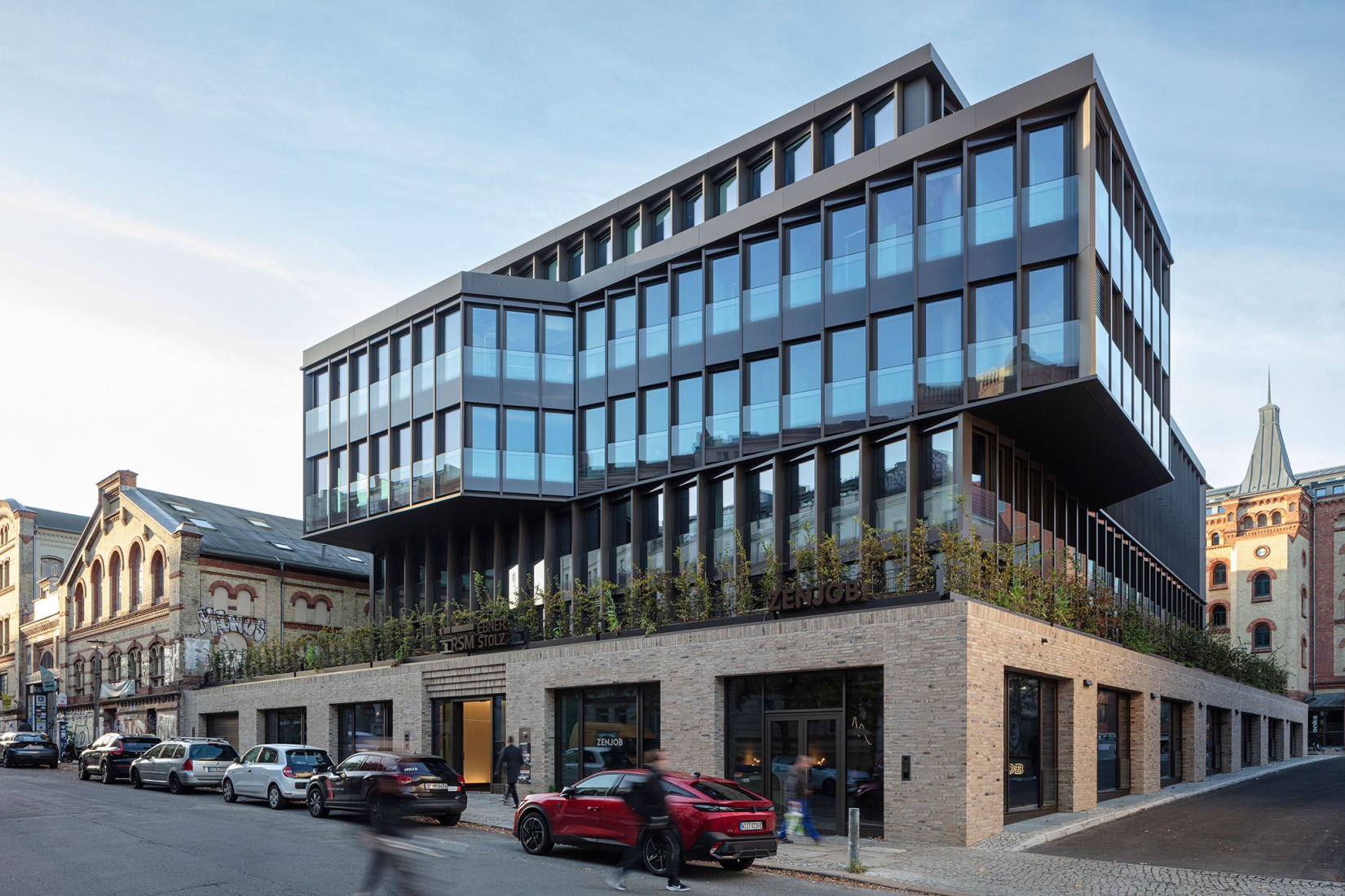 Edificio de oficinas SAB por Tchoban Voss Architekten. Fotografía por HG Esch.