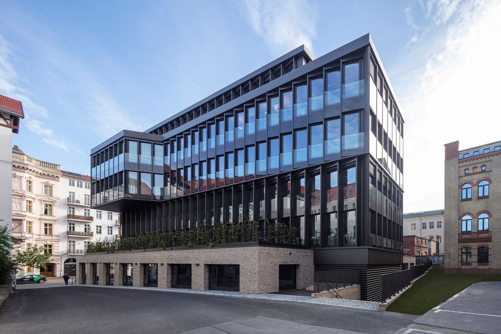 Edificio de oficinas SAB por Tchoban Voss Architekten. Fotografía por HG Esch.