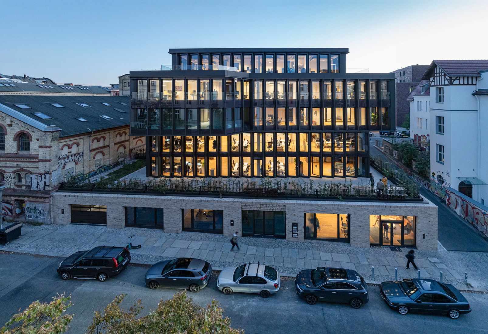 Edificio de oficinas SAB por Tchoban Voss Architekten. Fotografía por HG Esch.