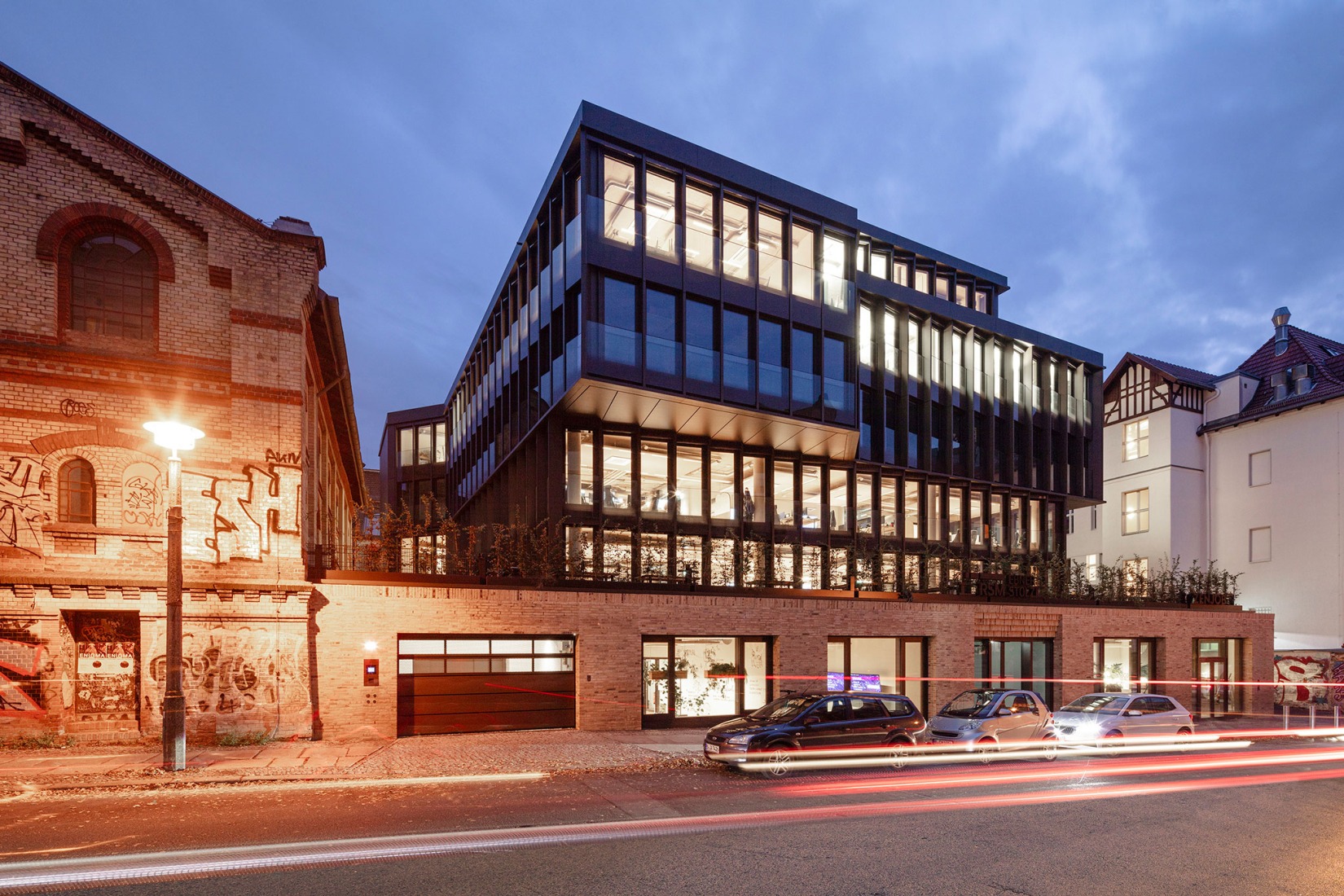Edificio de oficinas SAB por Tchoban Voss Architekten. Fotografía por HG Esch.